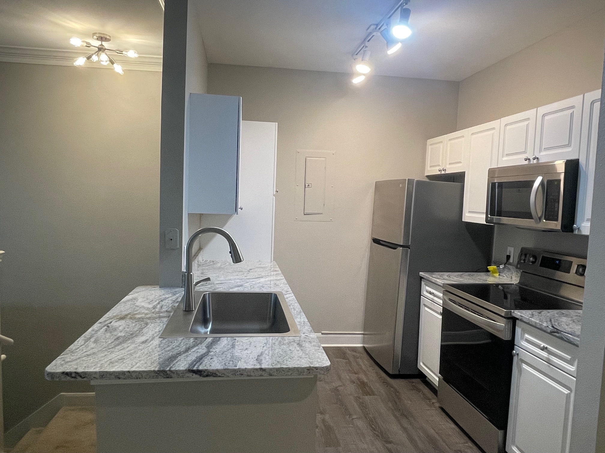 Building Photo - 11619 Tomahawk Creek Pky