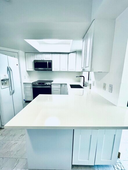 Kitchen - 4158 Tamiami Trl