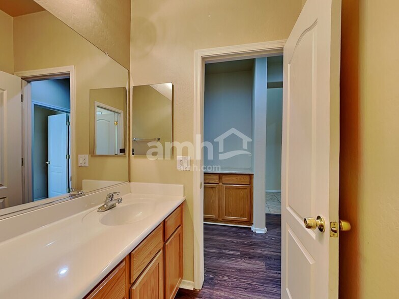 Building Photo - 683 S 221st Dr