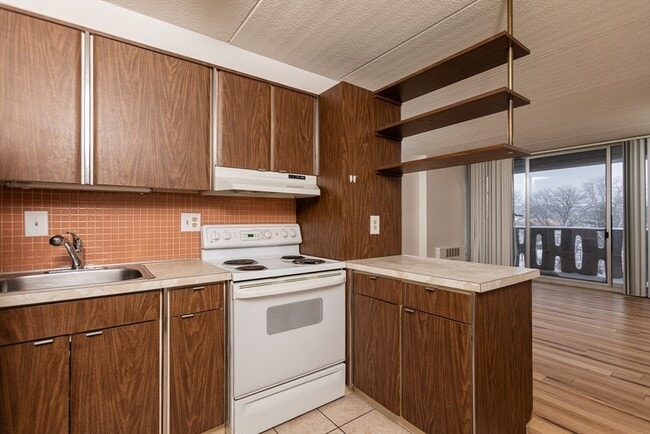 Building Photo - 200 Swanton St