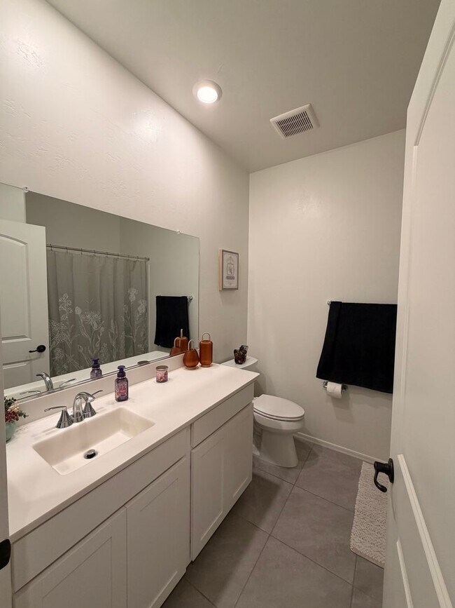 Building Photo - 9020 E Pantano Bluff Dr