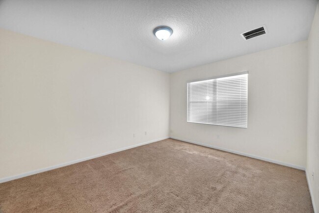 Building Photo - 2538 SE Rock Springs Dr