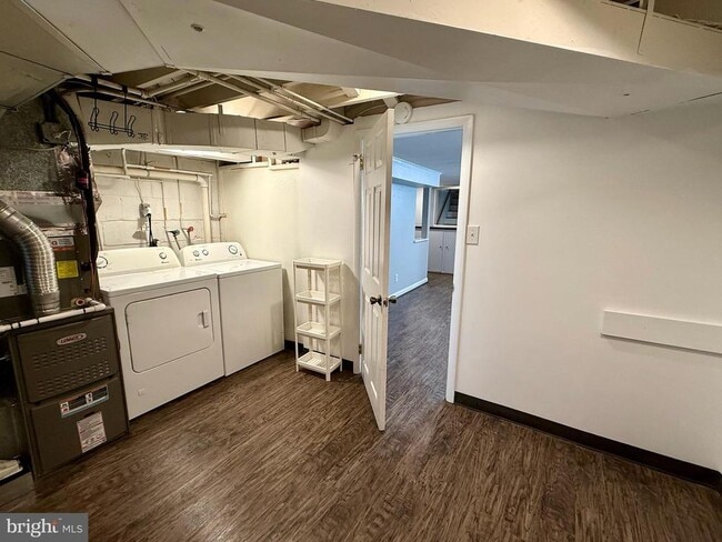 Building Photo - 3613 Parkdale Ave