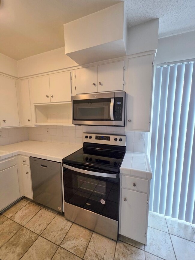 Interior Photo - 3505 Emerald St