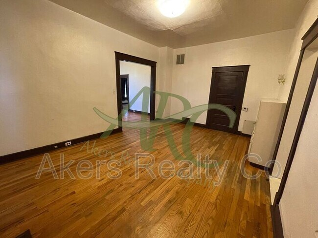 Building Photo - 501 Van Buren St
