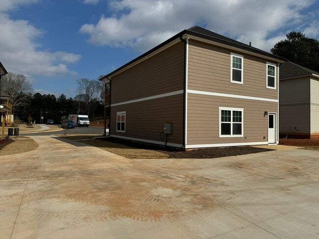 Building Photo - 4 Bedroom/4Bath off Will Hunter Rd. Pre-leasing Now!