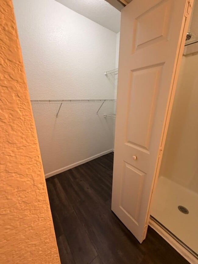 Building Photo - 1 Bedroom Condo in Downtown Free Water, Sewer, Trash and Pest Control! No Hidden Fees!