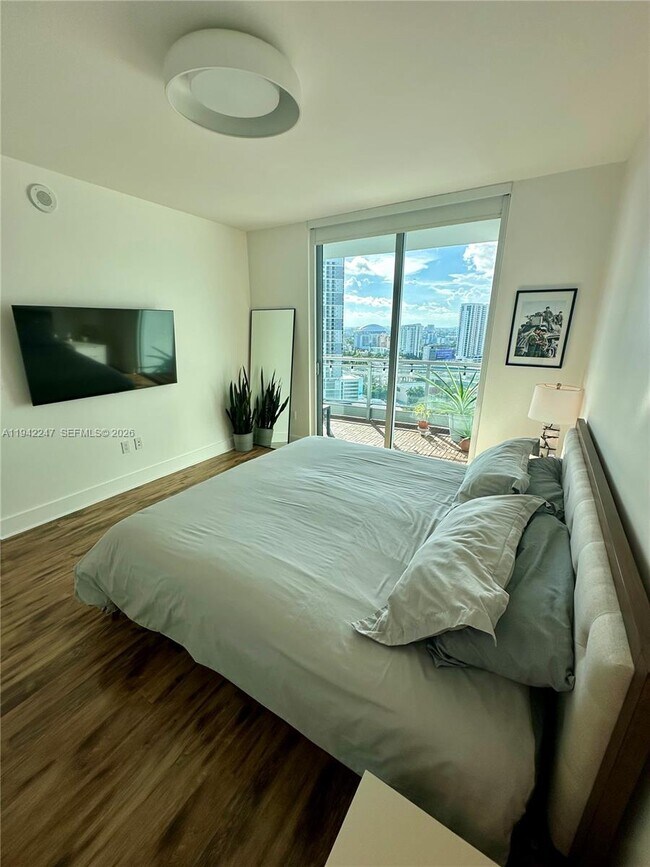 Building Photo - 90 SW 3rd St