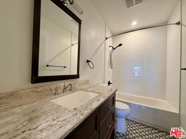 Building Photo - 854 Serrano Pl