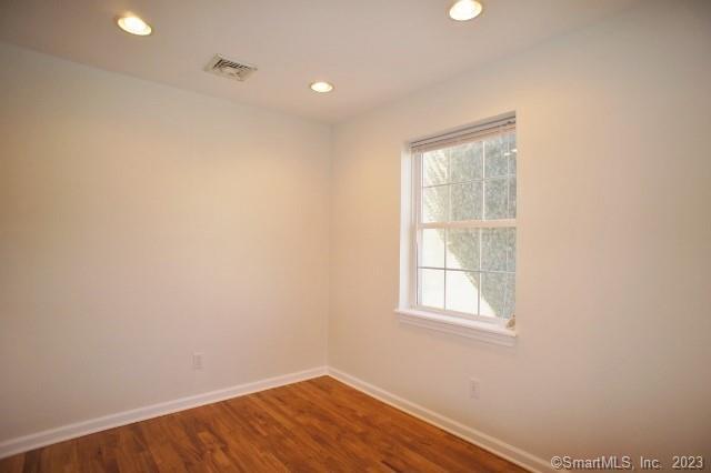 Building Photo - 32 Oakwood Ave