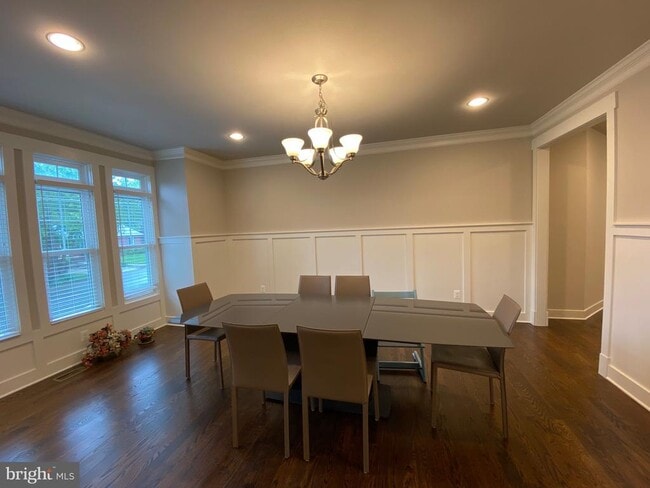 Building Photo - 2233 N Underwood St