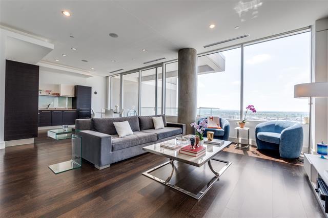 Building Photo - 2408 Victory Park Ln