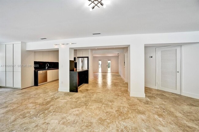 Building Photo - 255 Ridgewood Rd