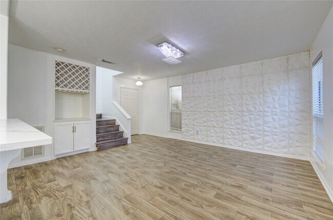 Building Photo - 19334 Strathmore Pl Ln