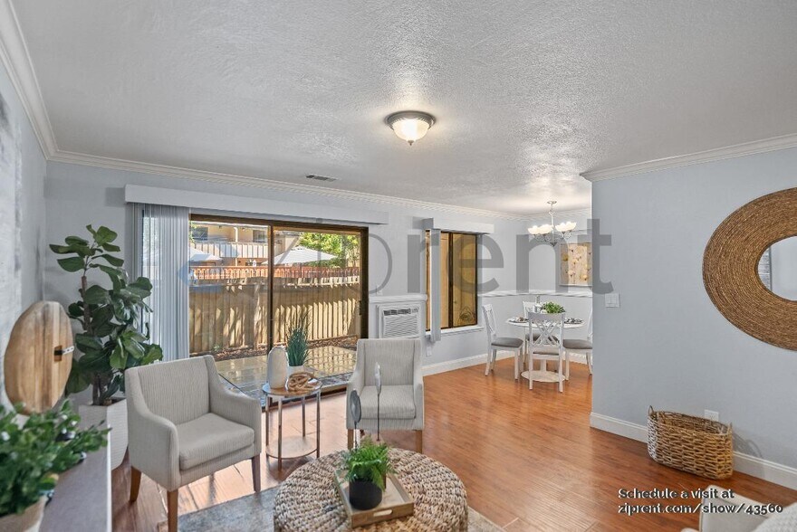 Building Photo - 2131 Northwood Cir