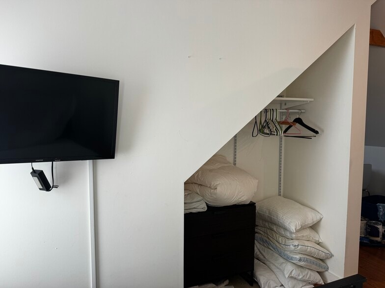 bedroom tv, closet, dresser - 33 Atlantic St