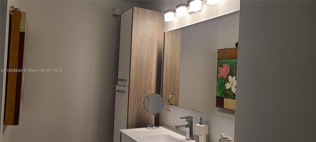 Building Photo - 220 SW 116th Ave