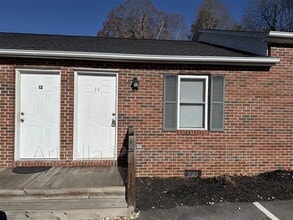 Building Photo - 1909 Cherokee Rd