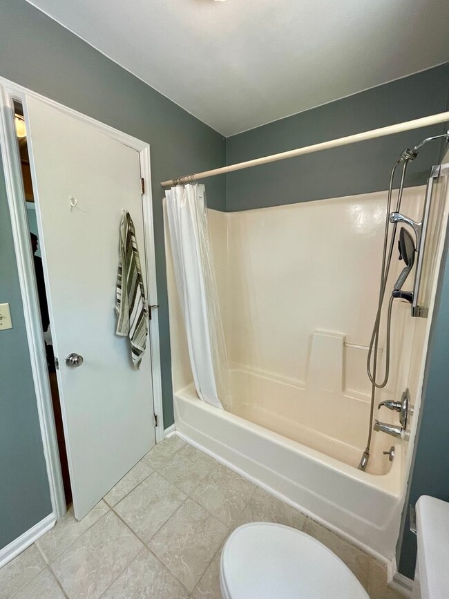 Building Photo - Adorable Home in Raeburn! 3Br/2BA