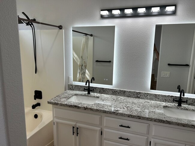 Building Photo - ***COMING SOON*** SINGLE STORY 3 BEDROOM I...