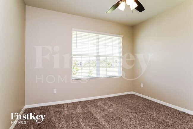 Building Photo - 349 NE 30th Terrace