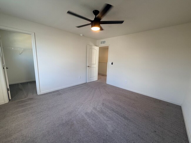 Building Photo - 15545 Westmoor Ave