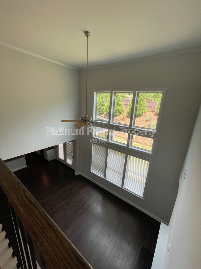 Building Photo - 1825 Dahlia Dr