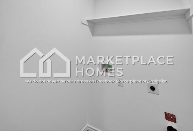 Building Photo - 812 NE 102nd Ter