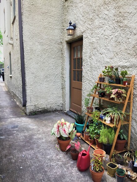 Building Photo - 1823 Robert St