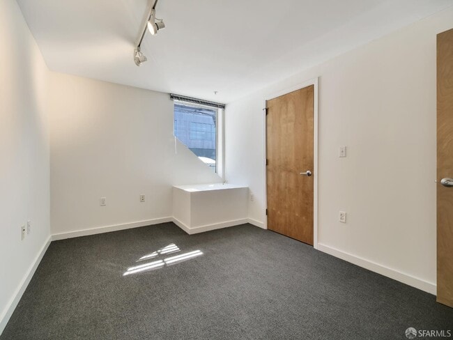 Building Photo - 52 Rausch St