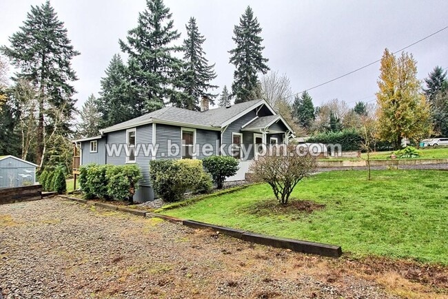 Building Photo - 2 Bed, 2 Bath Home with Large Yard Near Kiggins Bowl