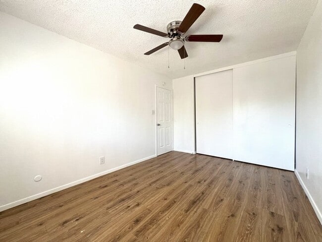 Building Photo - Central Reno Two Bedroom Duplex with La...