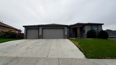 Building Photo - 3909 W 48th Ave