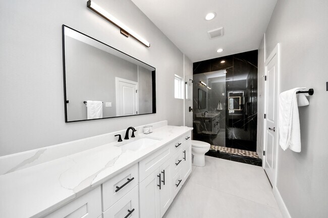 Building Photo - 410 E 41st St