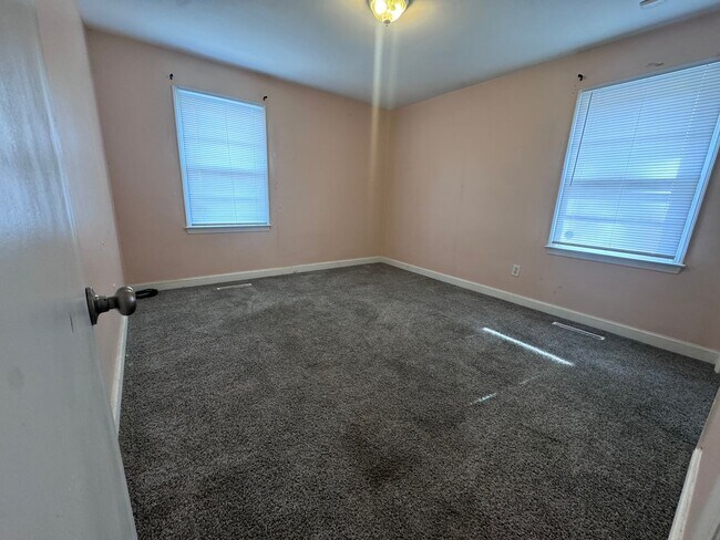 Building Photo - 302 Brookwood Ave