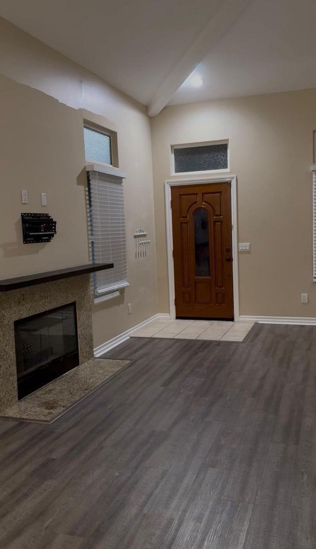 Building Photo - Charming Home Just Minutes from the Beach!