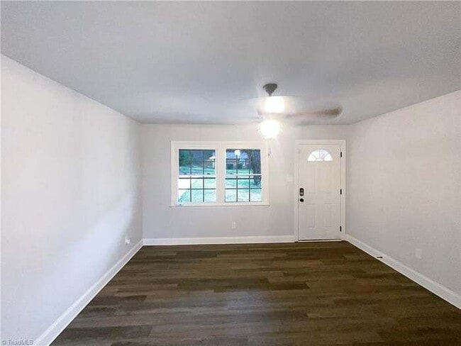 Building Photo - 4043 Larkspur Pl