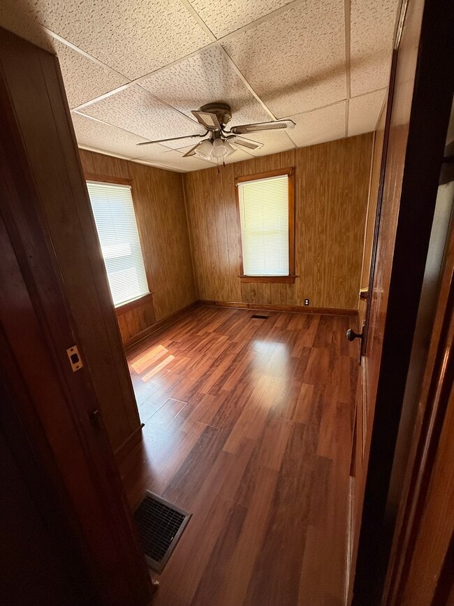 Building Photo - 1124 S Harlan Ave