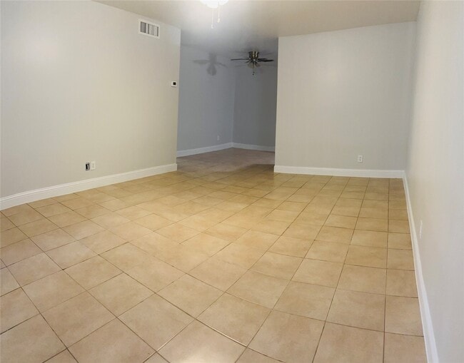 Building Photo - 5550 N Braeswood Blvd