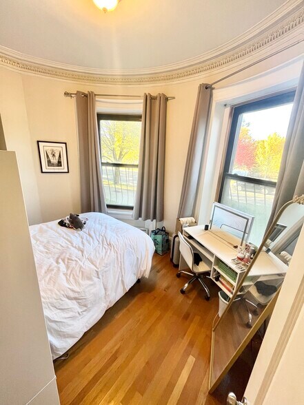 Building Photo - 42 Fenway