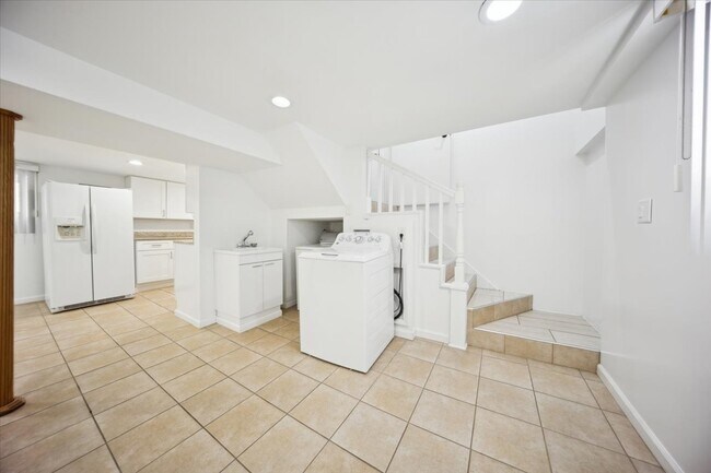 Building Photo - 6039 S Narragansett Ave