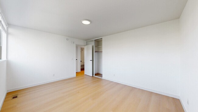 Building Photo - 2035 Castro St