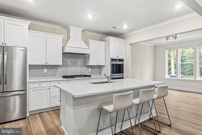 Building Photo - 32066 White Tail Dr