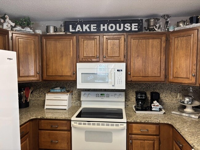 Building Photo - 6A Crestview Ln