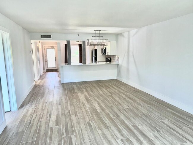 Building Photo - 14527 Bonaire Blvd