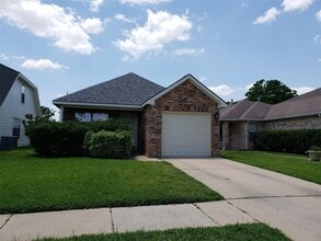 Building Photo - 7319 Village Lake Dr