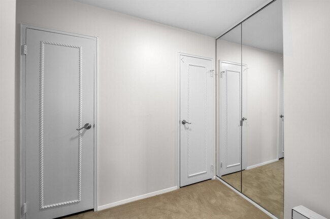 Building Photo - 300 Winston Dr