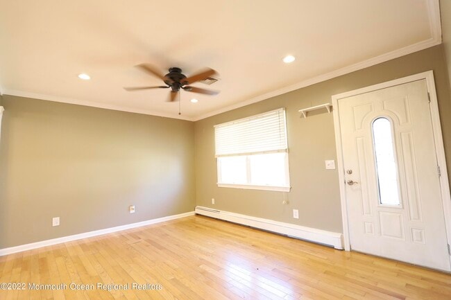 Building Photo - 585 Sica Ln