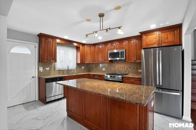 Building Photo - 7151 Hamlin Ave