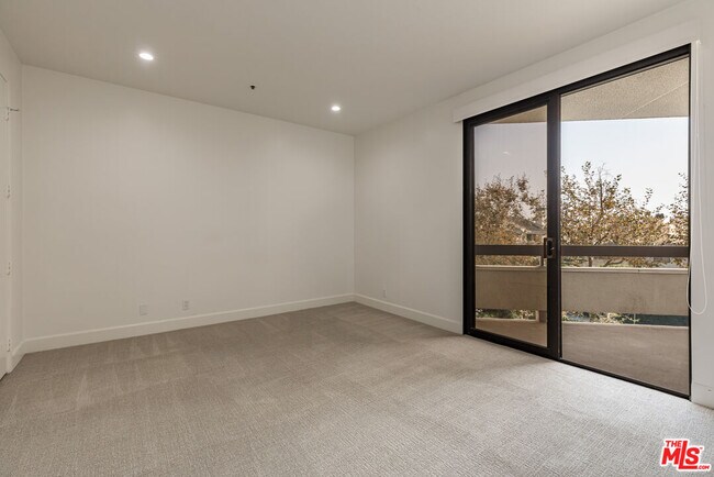 Building Photo - 2102 Century Park Ln